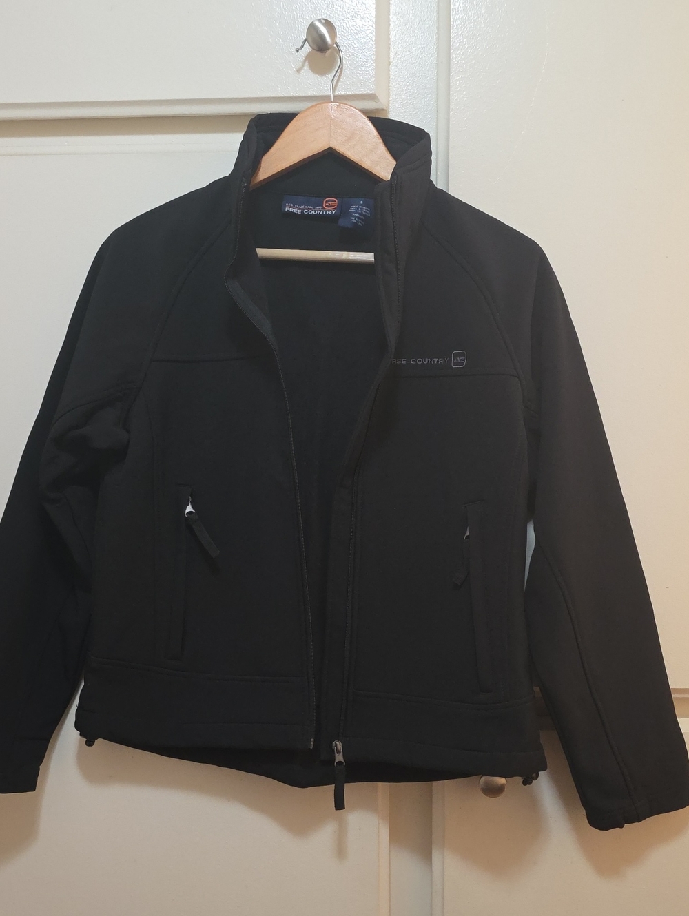 Free Country Women’s Black Lightweight Softshell Jacket